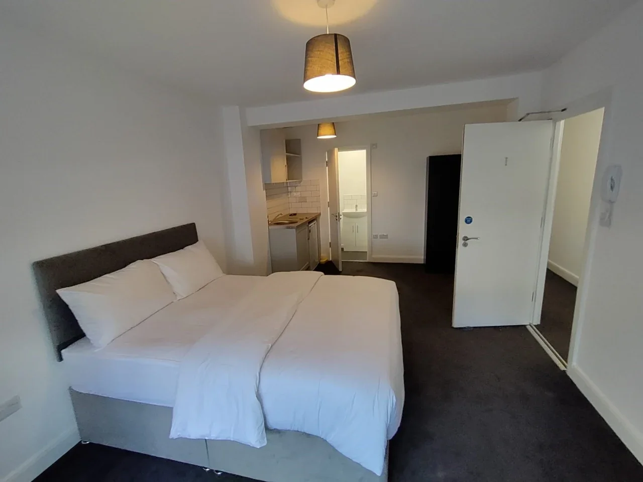 Room Ilex Road in Greater London
