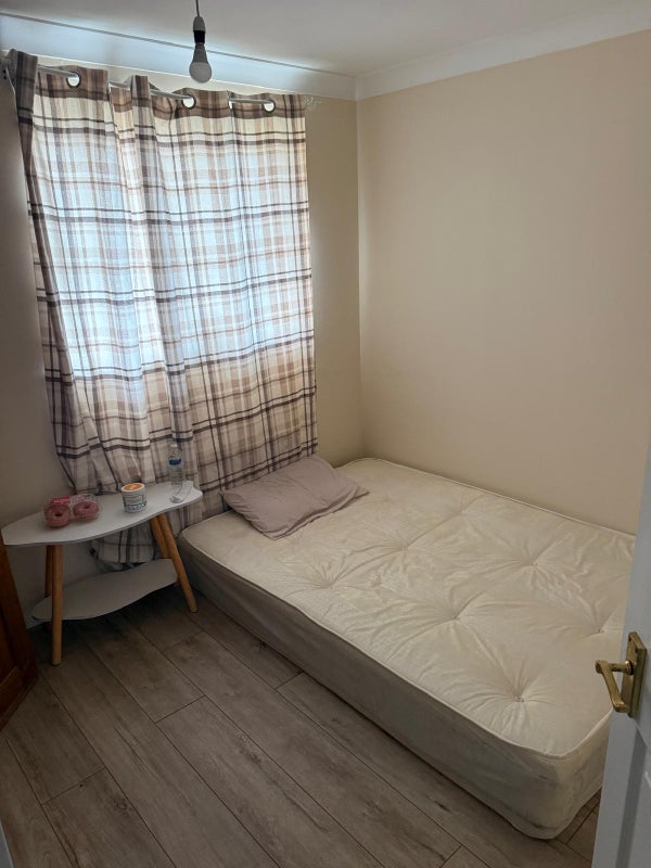 Room Greenhaven Drive in Greater London