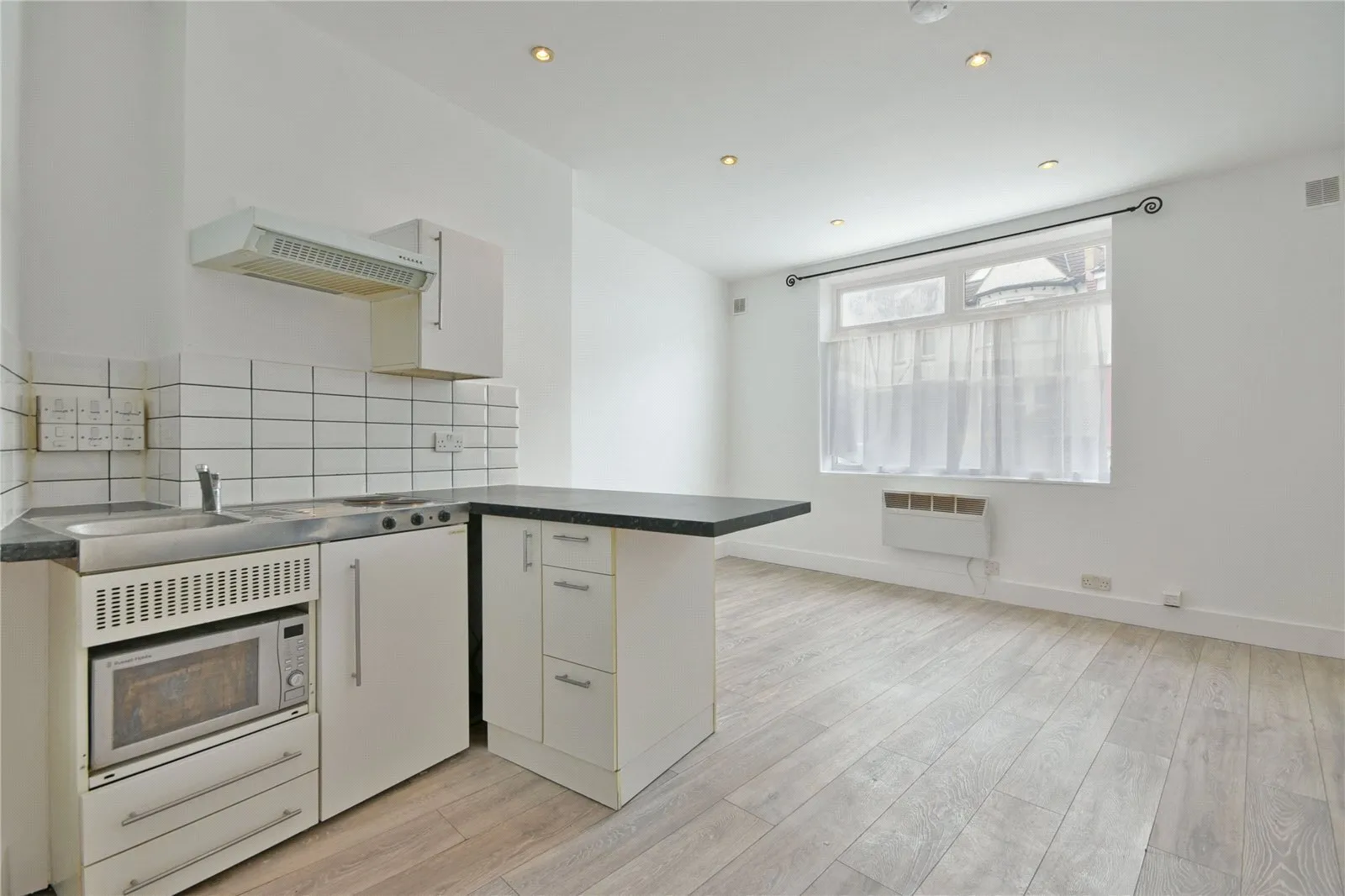 Flat Pellatt Grove in Greater London