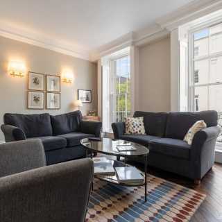 Flat Elizabeth Street in City of Westminster