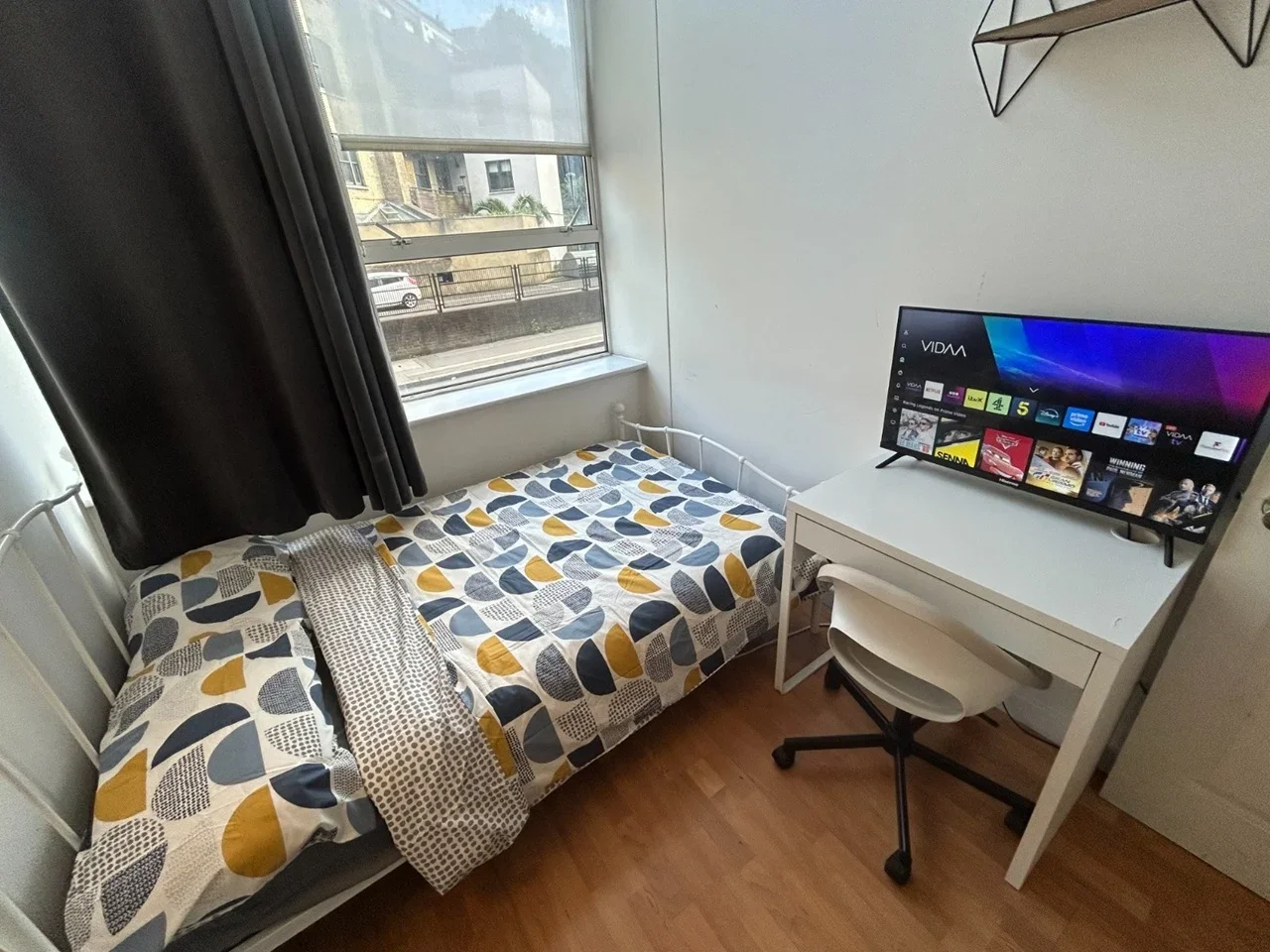Room City Road in Greater London