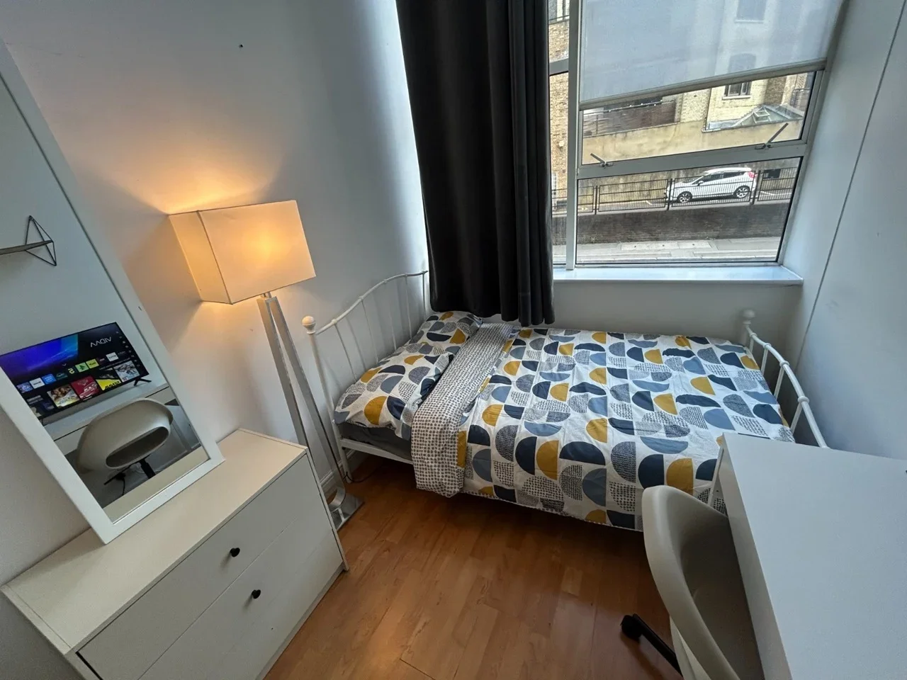Room City Road in Greater London