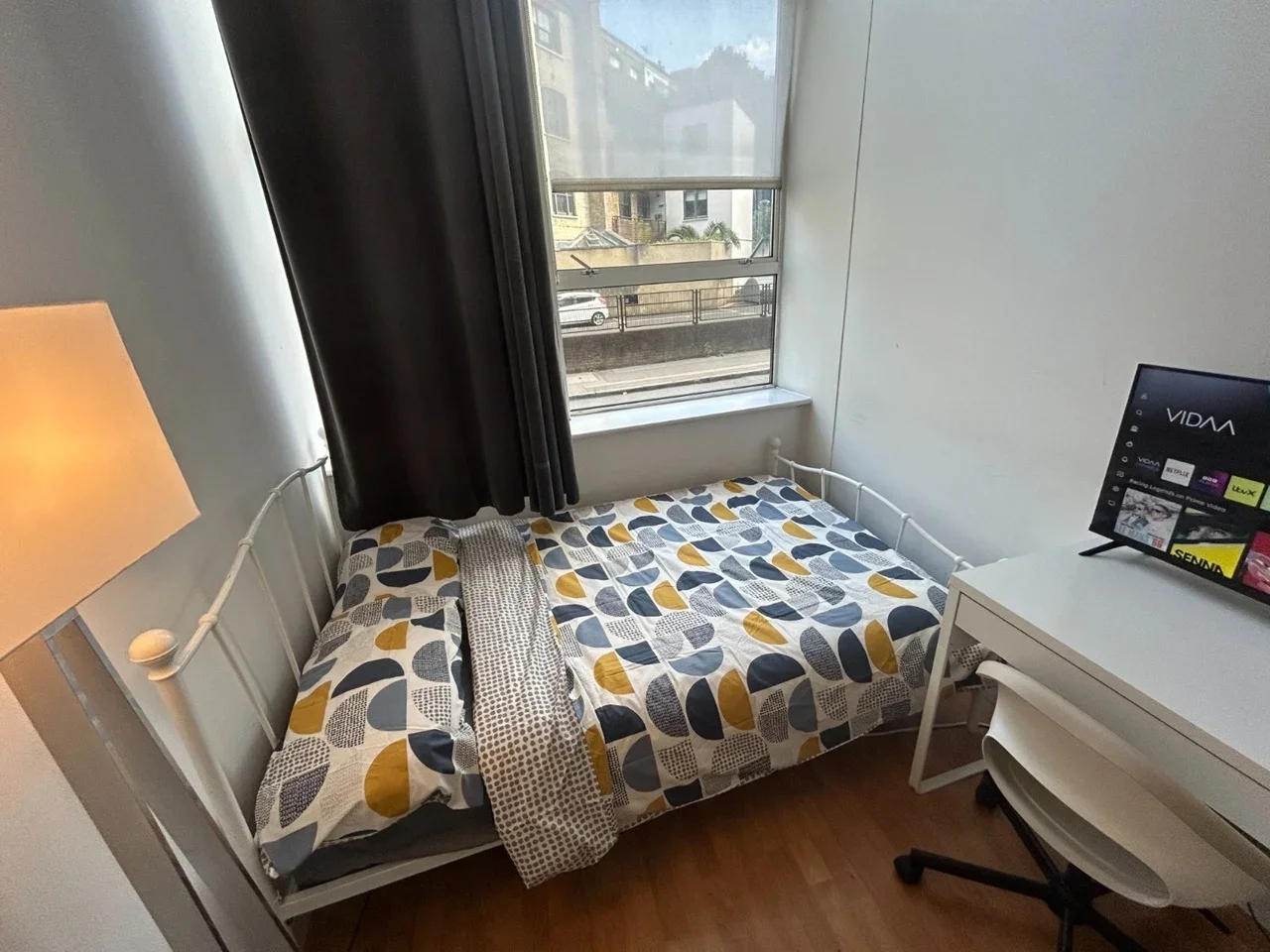 Room City Road in Greater London
