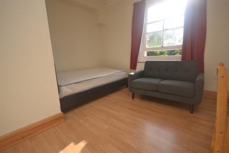 Flat Denmark Road in Reading