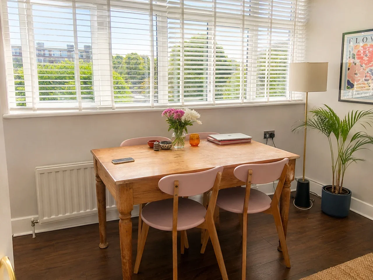 Flat Queen's Drive in Greater London