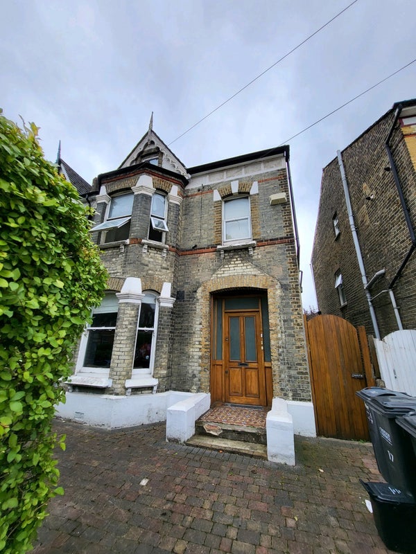 Room The Crescent in Greater London
