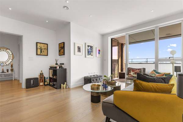 Flat Kings Holt Mews in Greater London