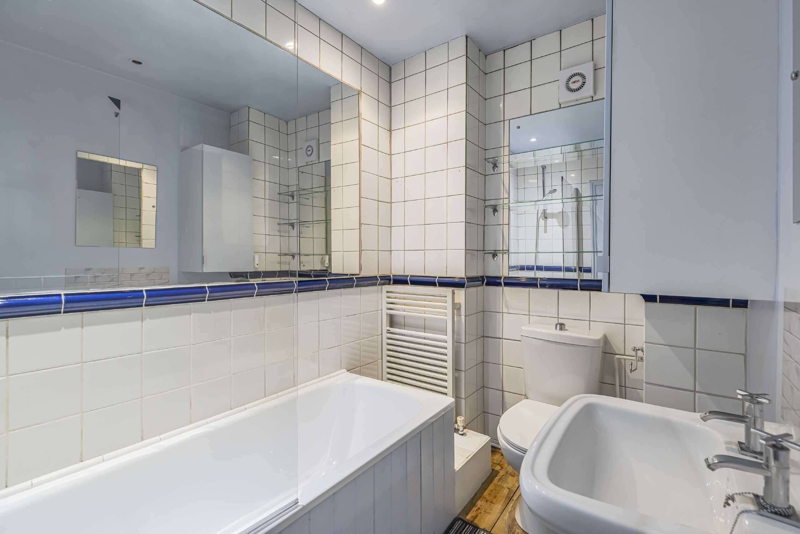 Flat Chesterton Road in Greater London