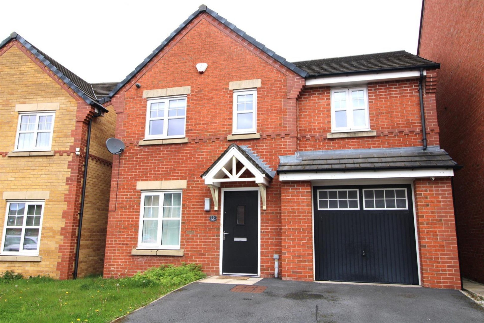 House Woodhouses Avenue in Manchester