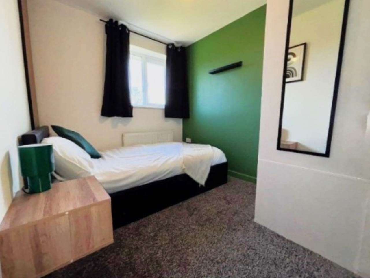 Flat Croftside Close in Leeds