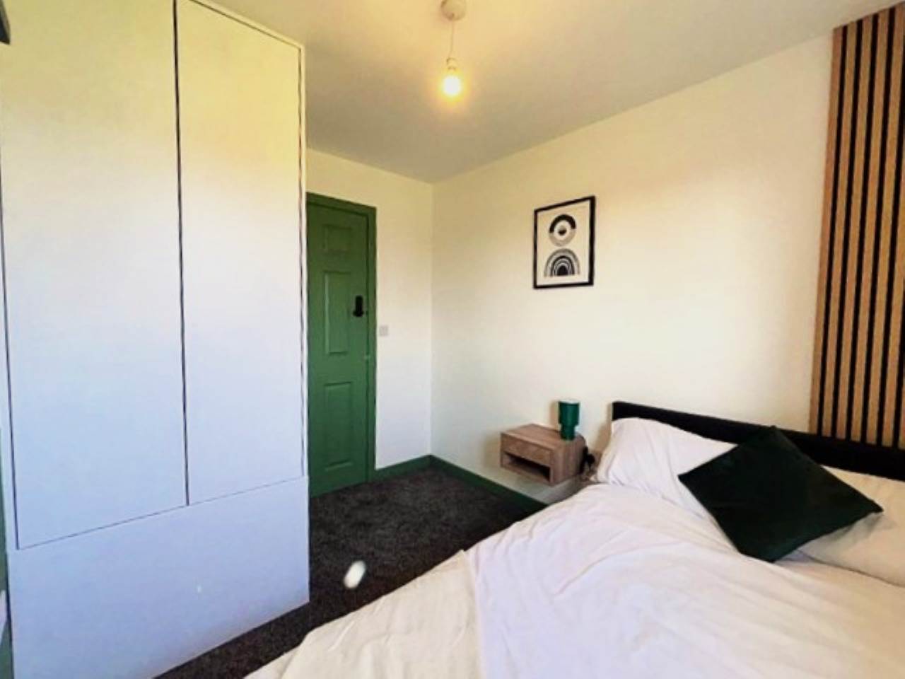 Flat Croftside Close in Leeds