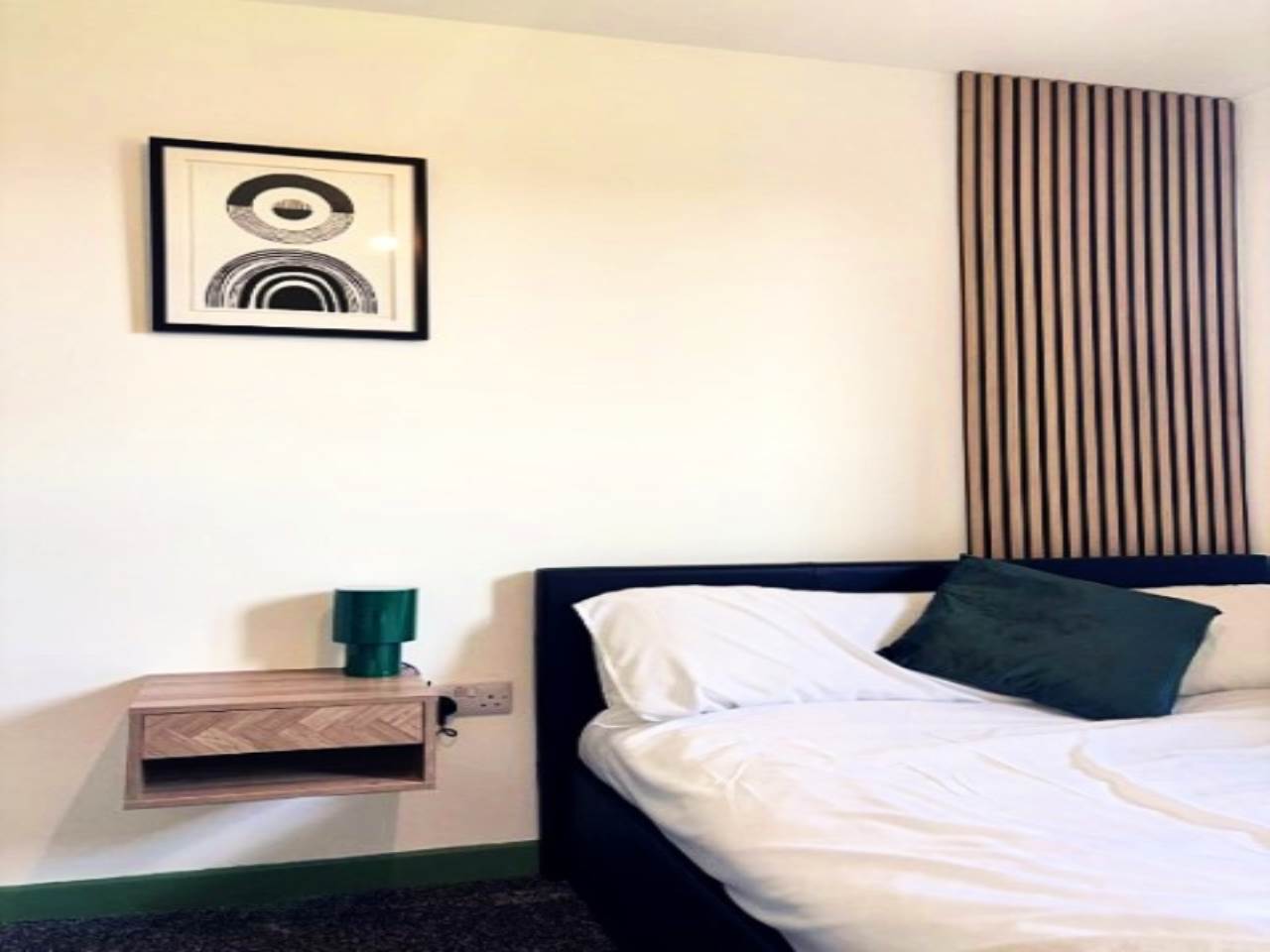 Flat Croftside Close in Leeds