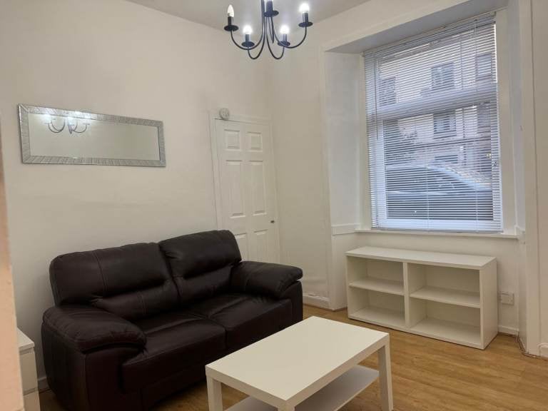 Flat Albert Street in City of Edinburgh