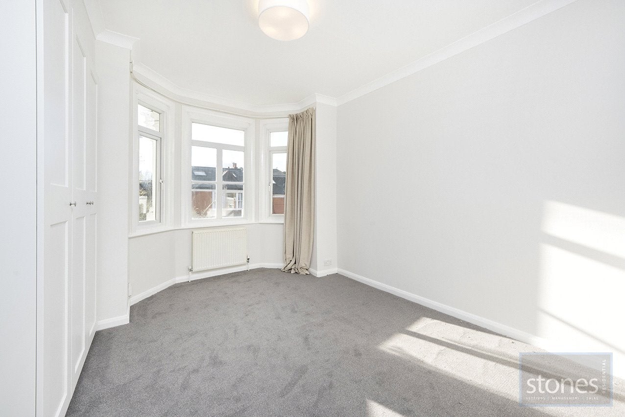 Flat Dollis Road in Greater London