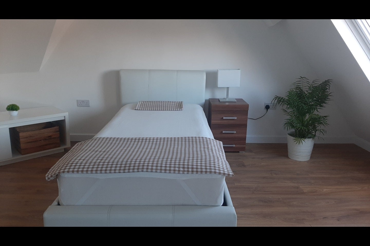 Flat Empire Way in Greater London