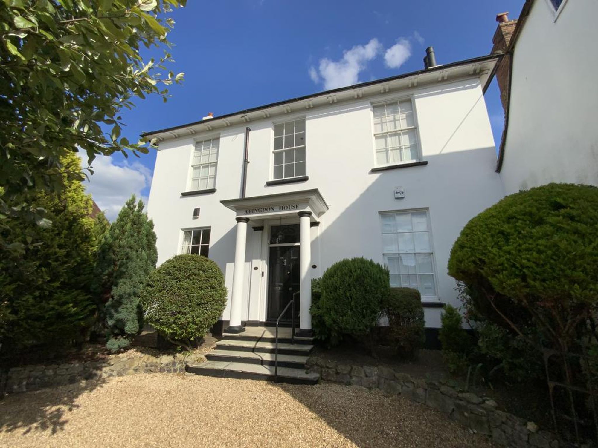Flat Kings Hill Avenue in Tonbridge and Malling