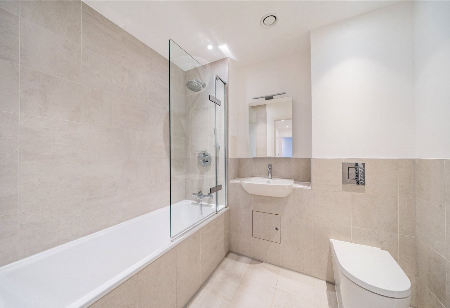 Flat Surrey Quays Road in Greater London