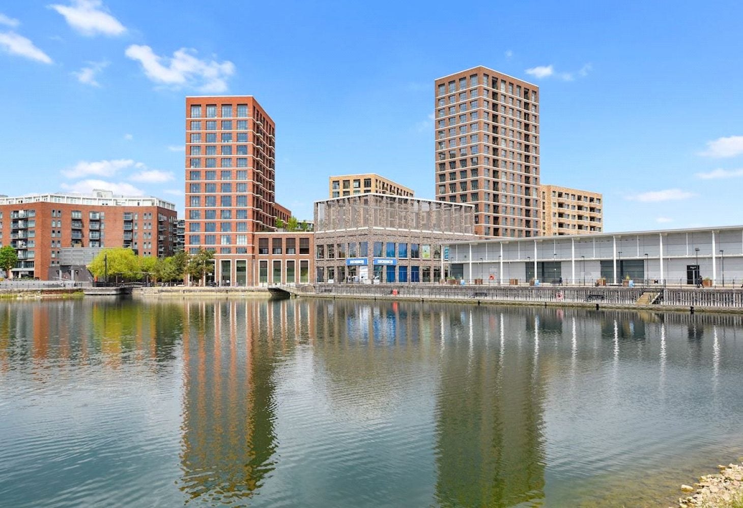 Flat Surrey Quays Road in Greater London