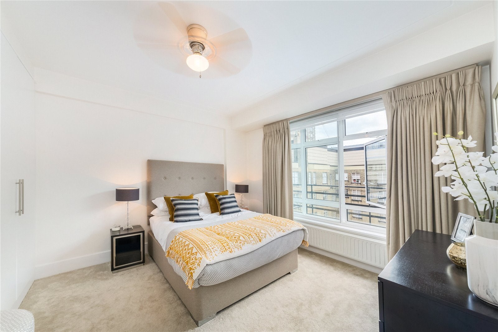Flat Sloane Street in Greater London