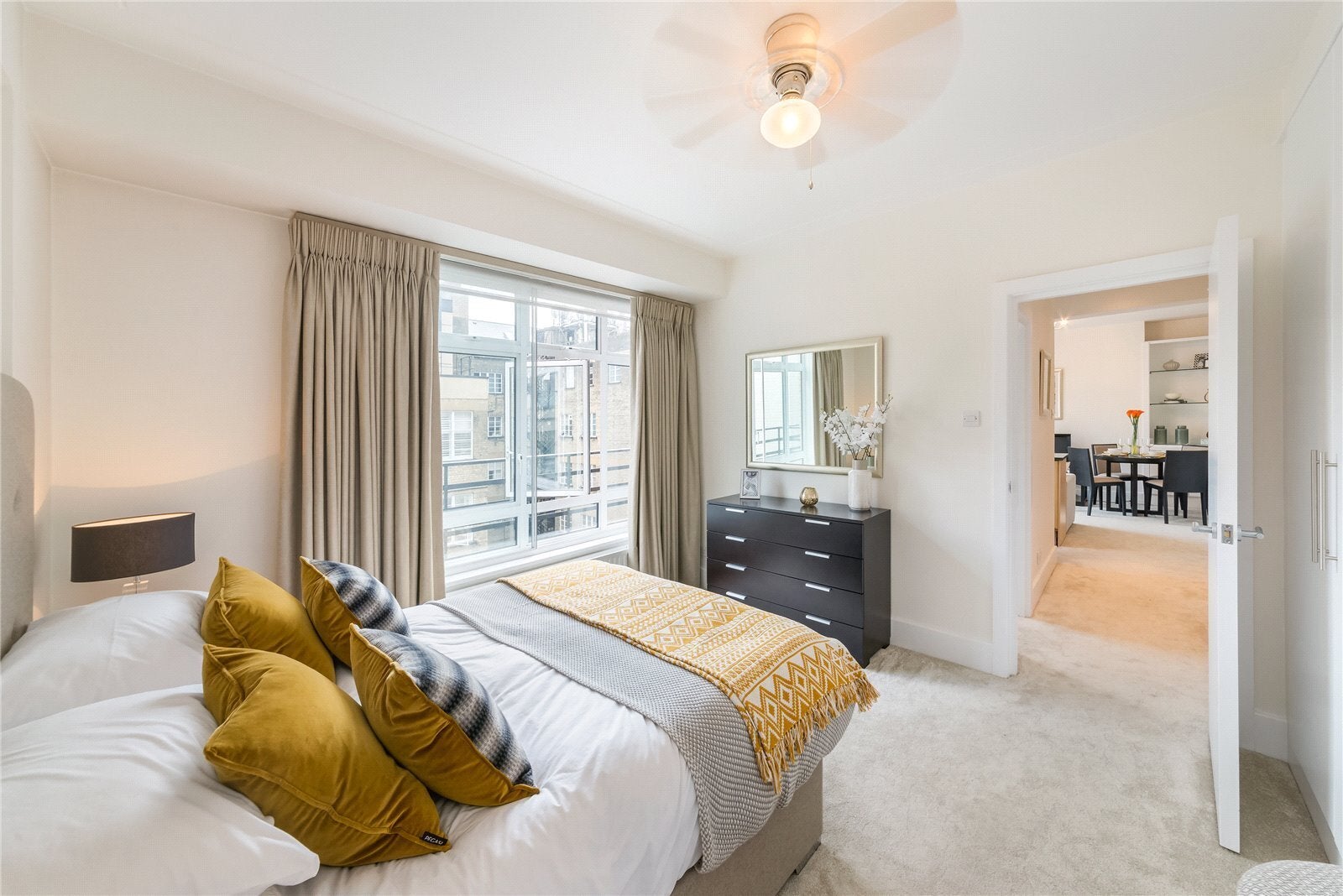 Flat Sloane Street in Greater London