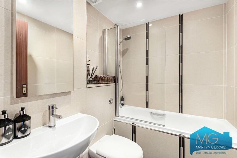 Room Cyprus Road in Greater London