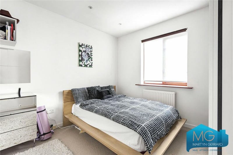 Room Cyprus Road in Greater London