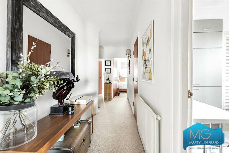 Room Cyprus Road in Greater London