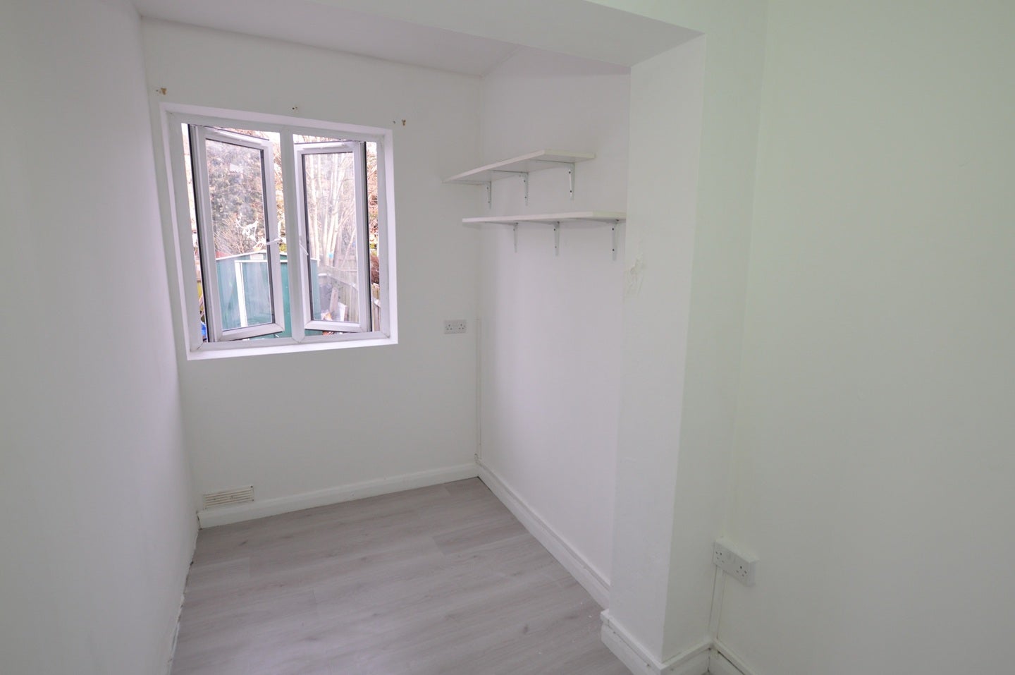 Flat Dersingham Avenue in Greater London