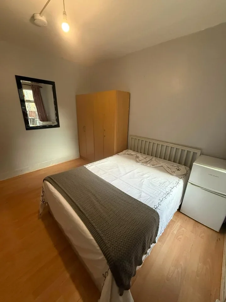 Room Albert Square in Greater London