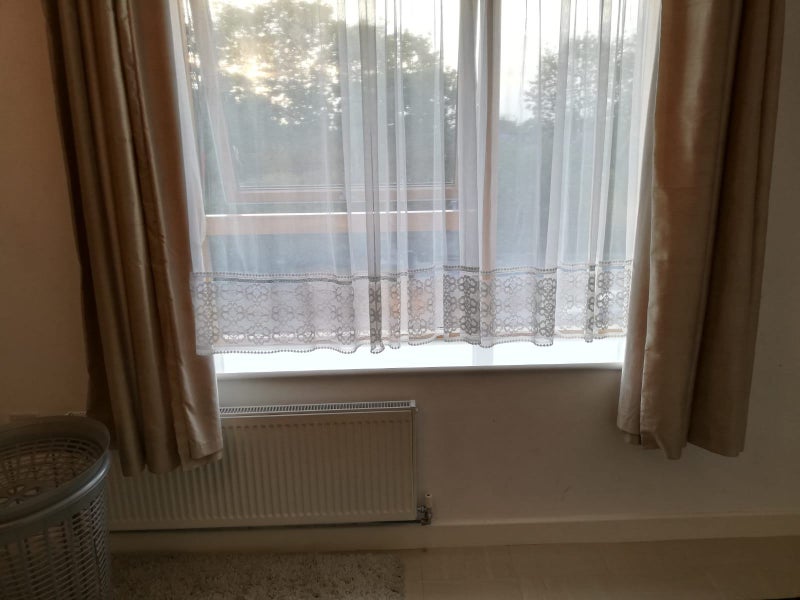 Room Lark Rise in Crawley