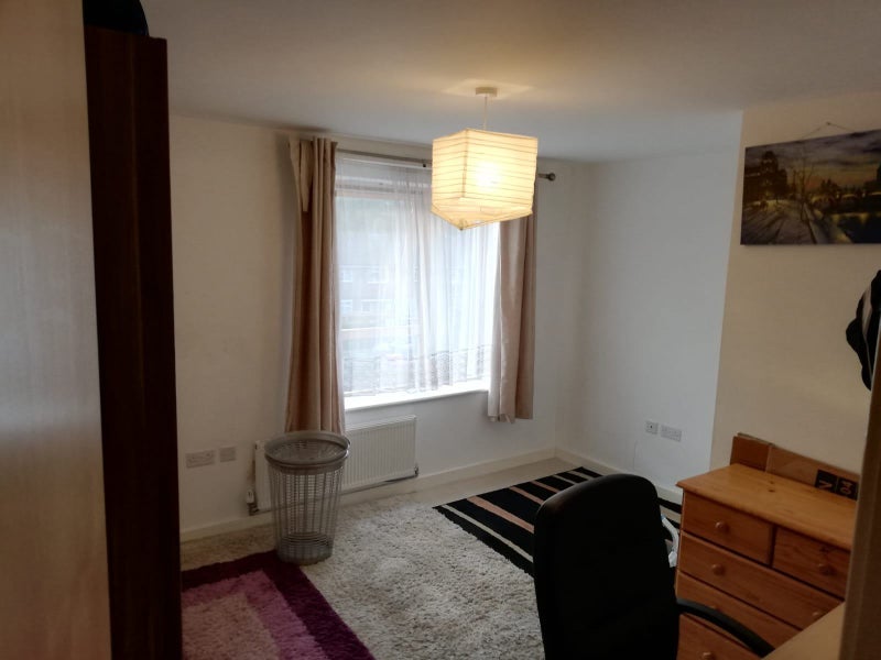 Room Lark Rise in Crawley