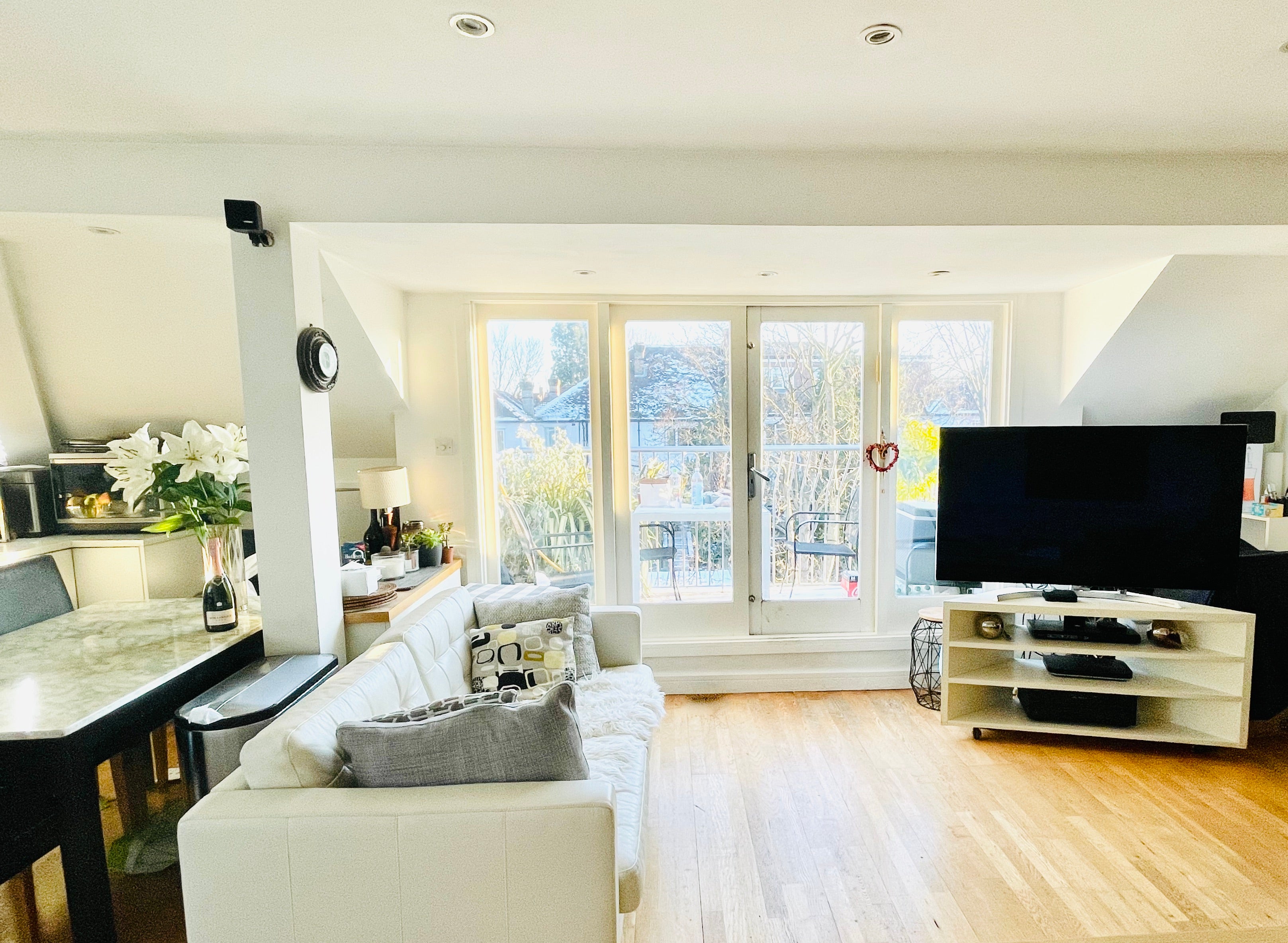 Flat Westbere Road in Greater London