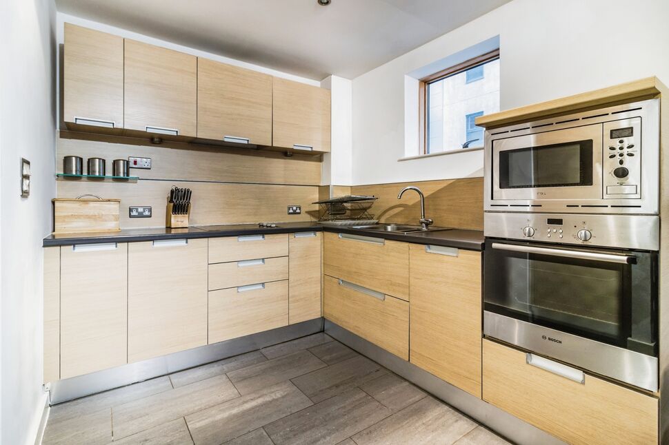 Flat Hornbeam Way in Manchester