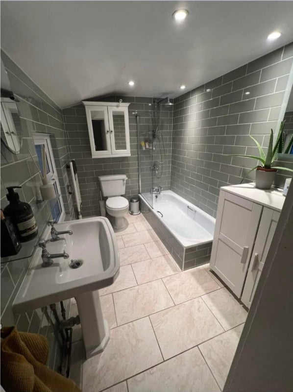 Room Sulina Road in Greater London