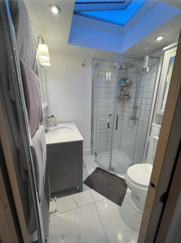 Room Sulina Road in Greater London