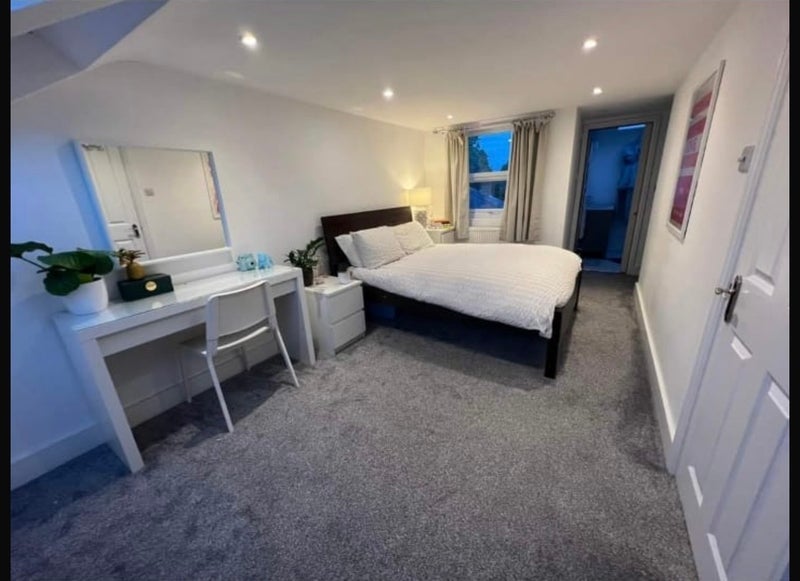 Room Sulina Road in Greater London