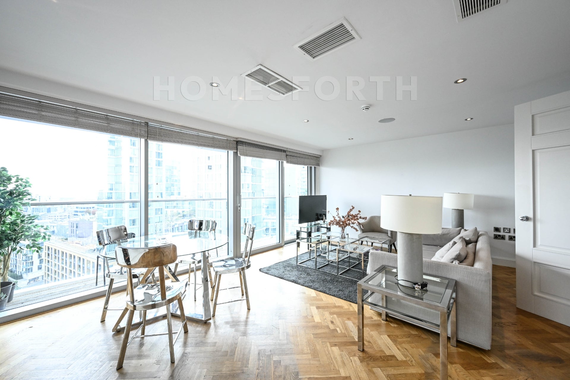 Flat Commercial Road in Greater London