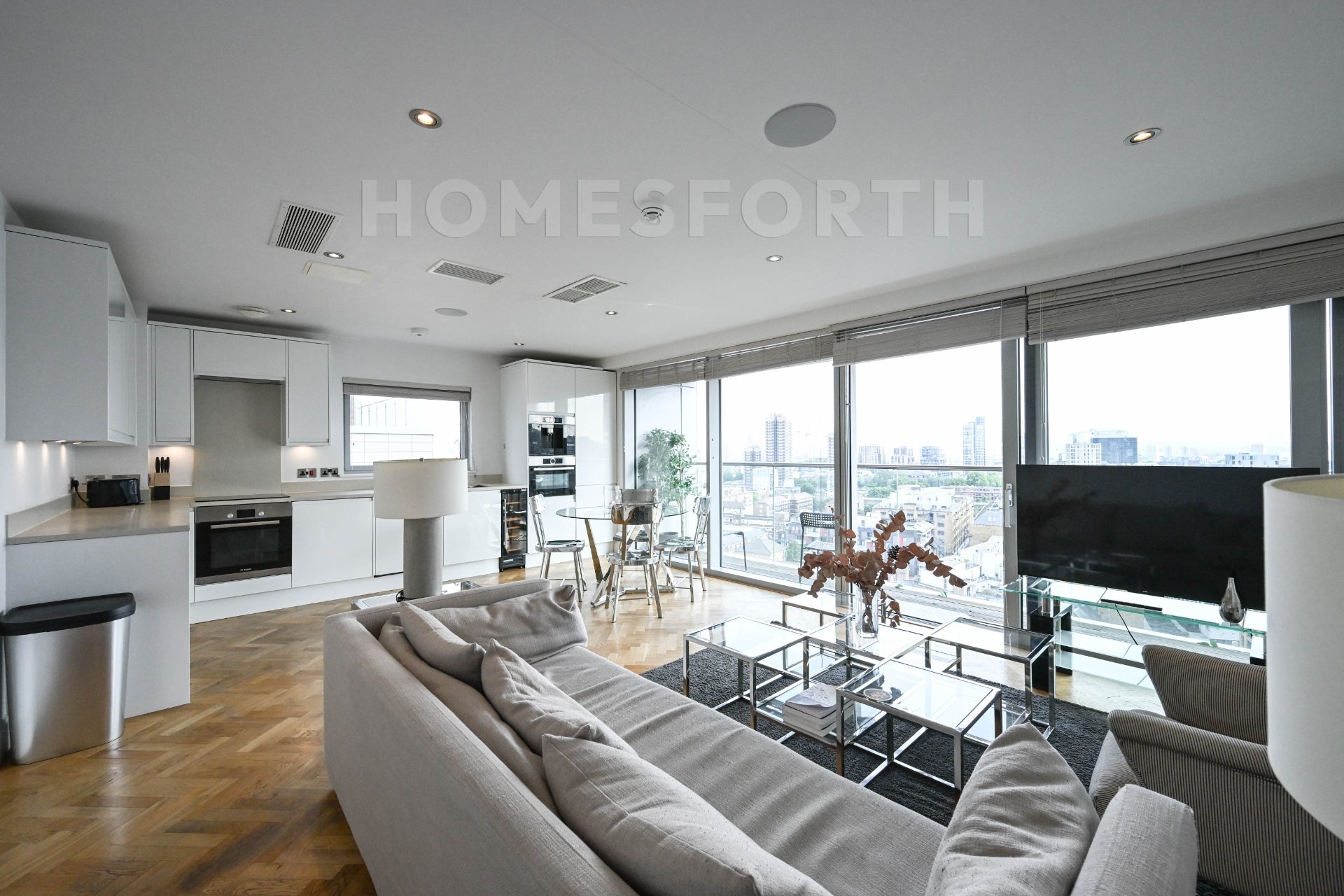 Flat Commercial Road in Greater London