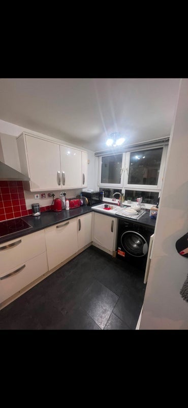 Room Harberson Road in Greater London