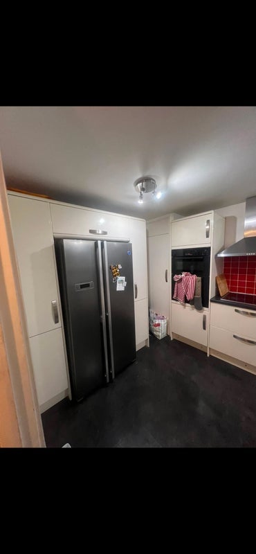 Room Harberson Road in Greater London