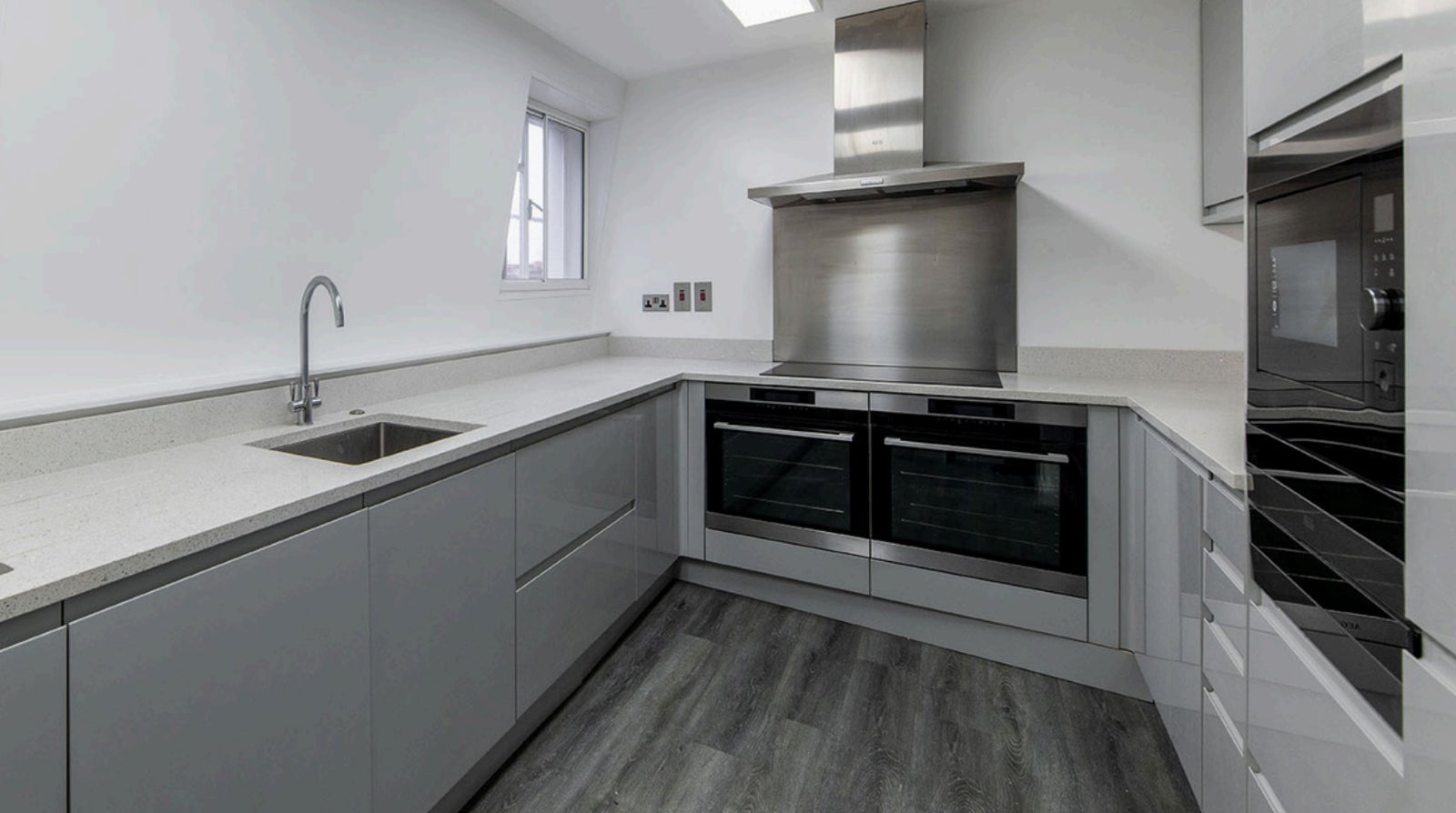 Flat Hobart Place in City of Westminster