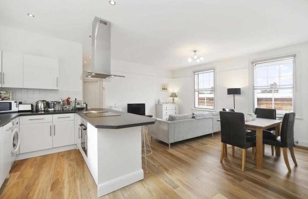 Flat Upper Berkeley Street in City of Westminster