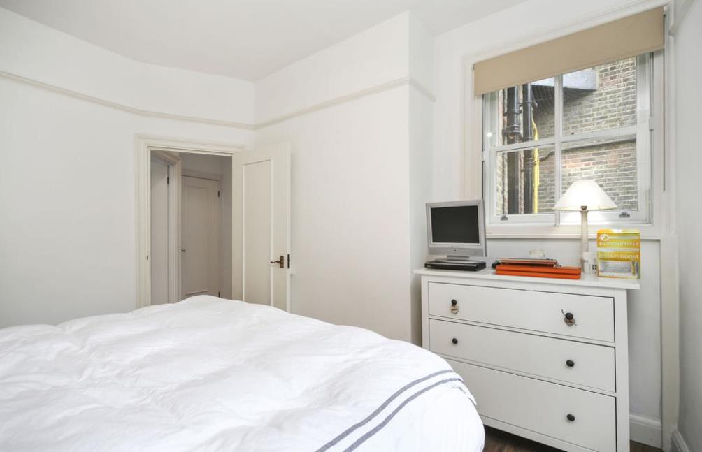 Flat Upper Berkeley Street in City of Westminster