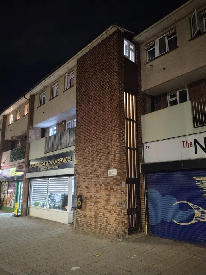 Flat Rose Lane in Greater London