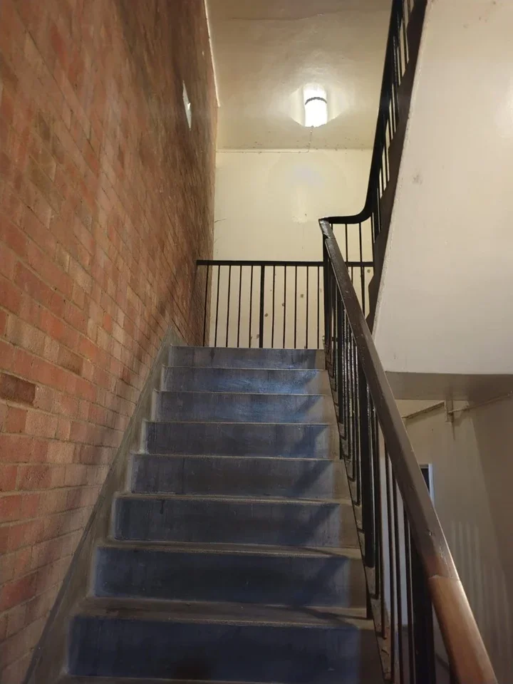 Flat Rose Lane in Greater London