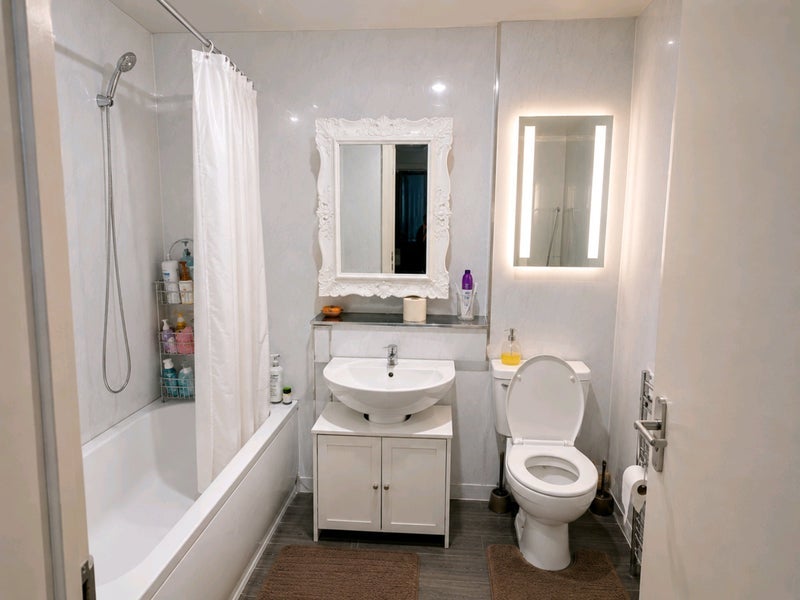 Room Dumbarton Road in Glasgow