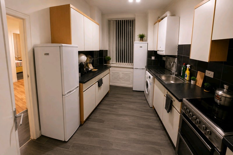 Room Dumbarton Road in Glasgow