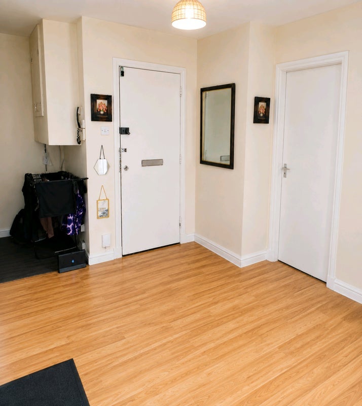 Room Dumbarton Road in Glasgow