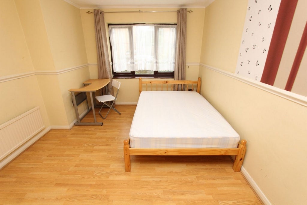 Room Globe Road in Greater London