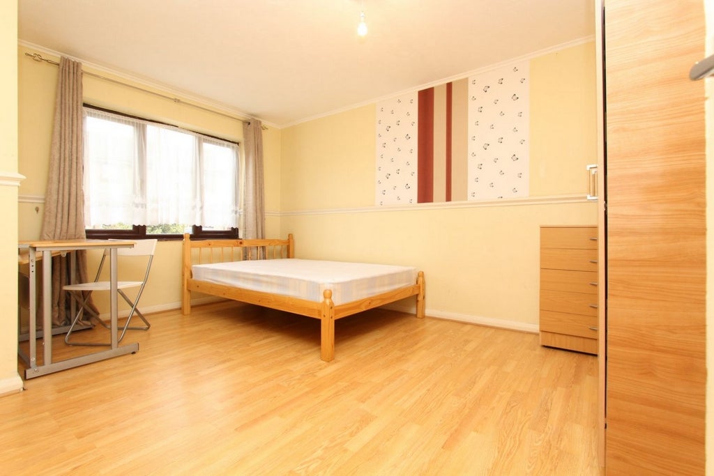 Room Globe Road in Greater London